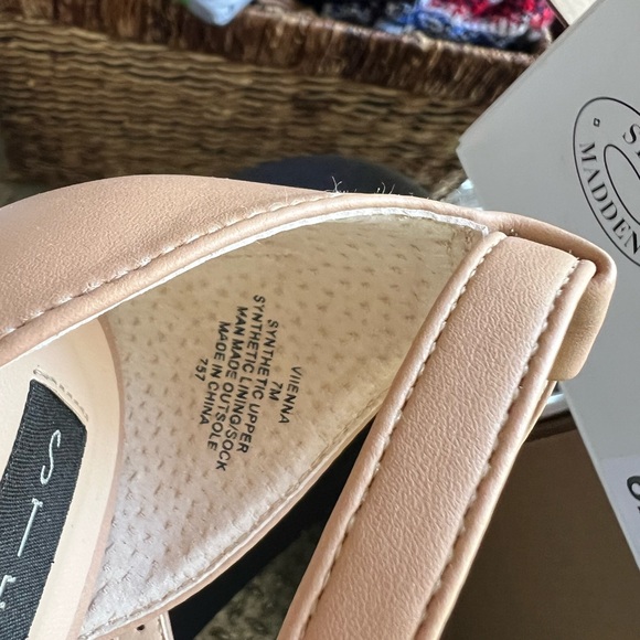 STEVE MADDEN ladies strappy low heel shoes in a blush color! Size 6.5 - Picture 4 of 4